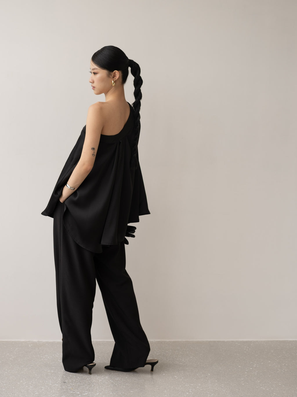 SAVA ONE SHOULDER CAPE TOP