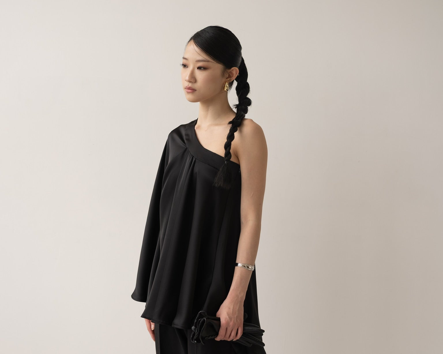 SAVA ONE SHOULDER CAPE TOP