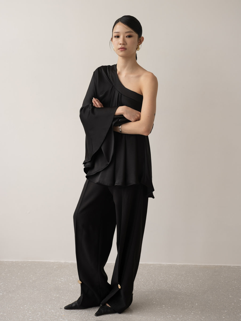 SAVA ONE SHOULDER CAPE TOP