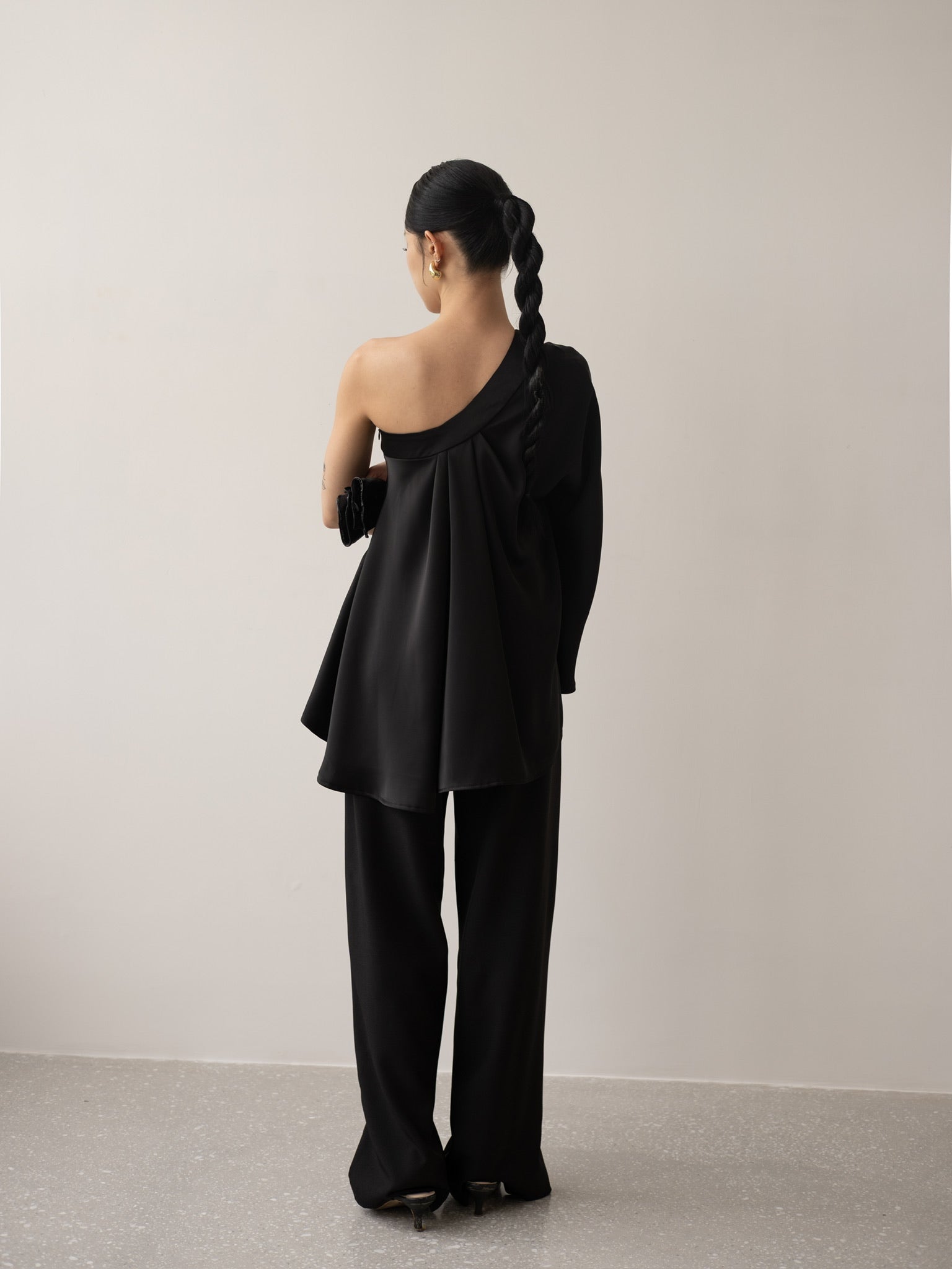 SAVA ONE SHOULDER CAPE TOP