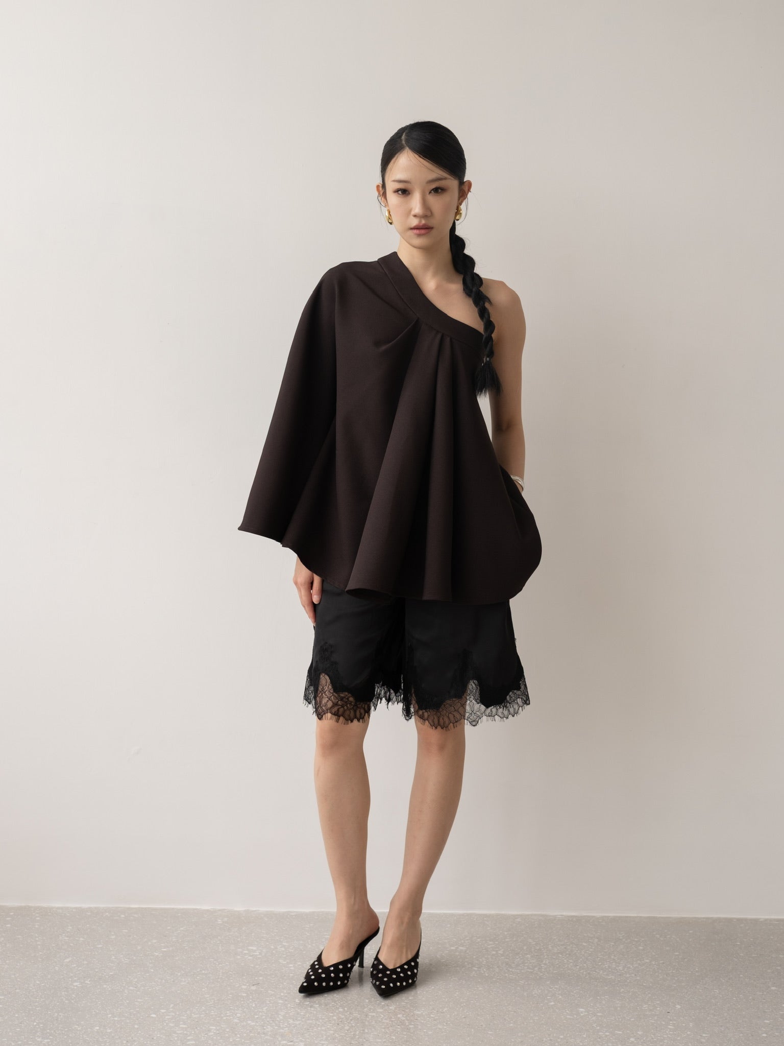 SAVA ONE SHOULDER CAPE TOP
