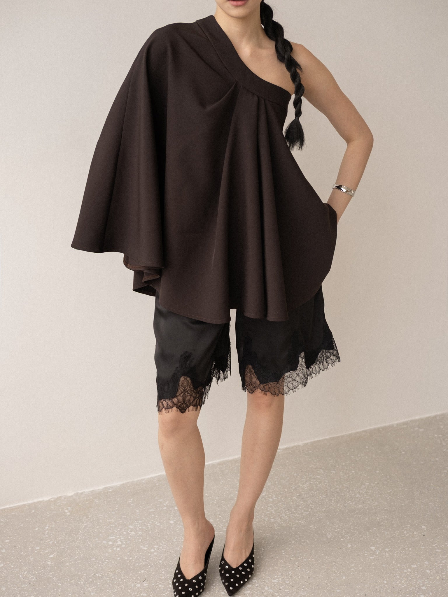 SAVA ONE SHOULDER CAPE TOP