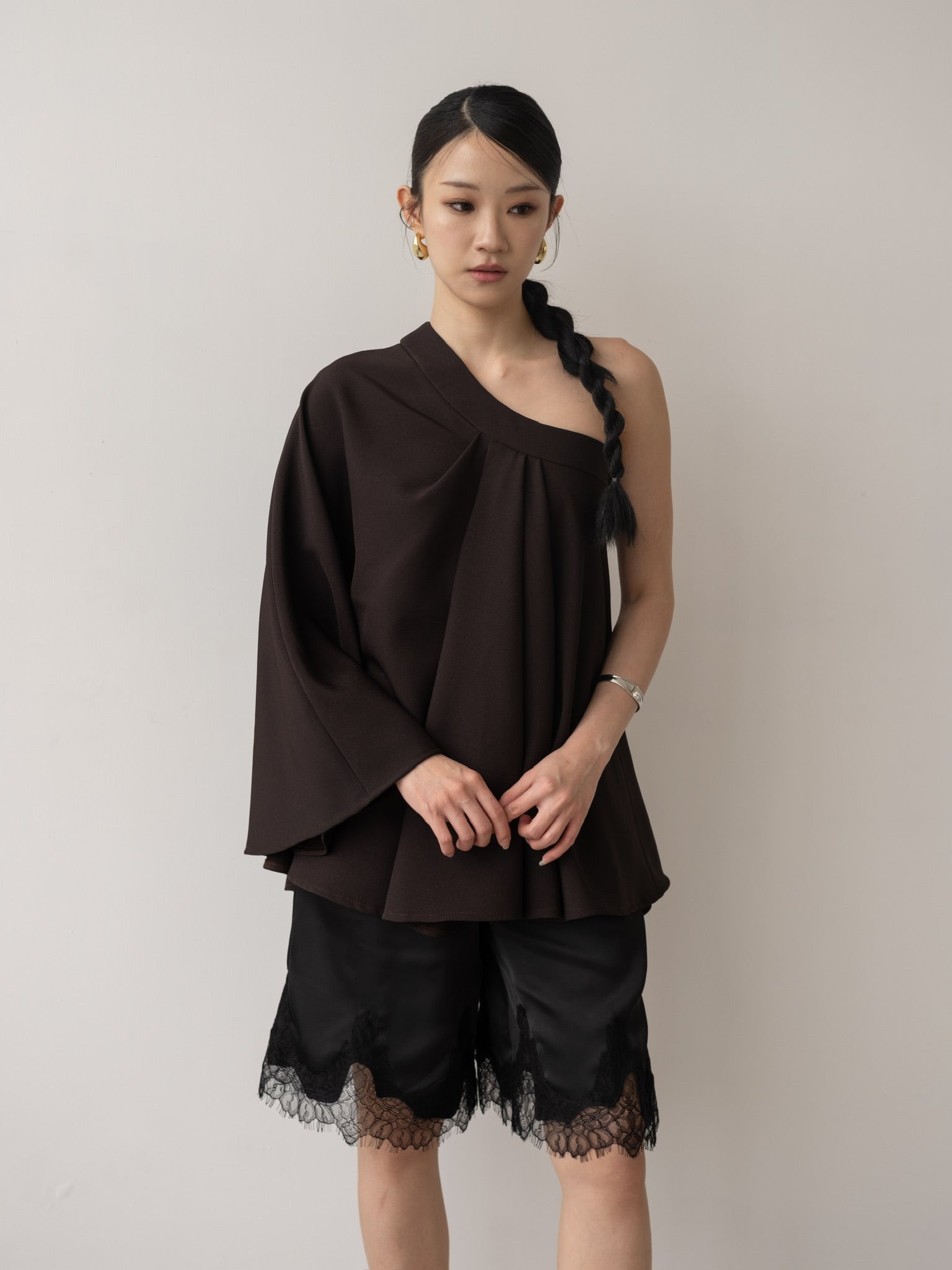 SAVA ONE SHOULDER CAPE TOP