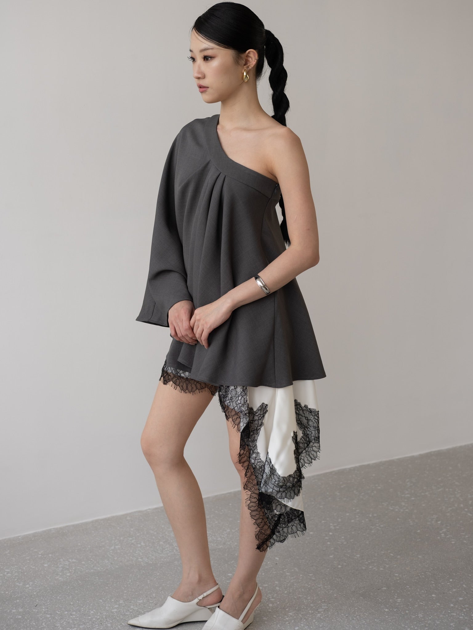 SAVA ONE SHOULDER CAPE TOP