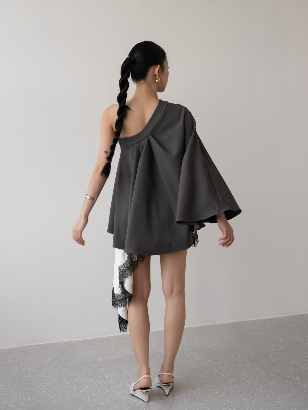 SAVA ONE SHOULDER CAPE TOP